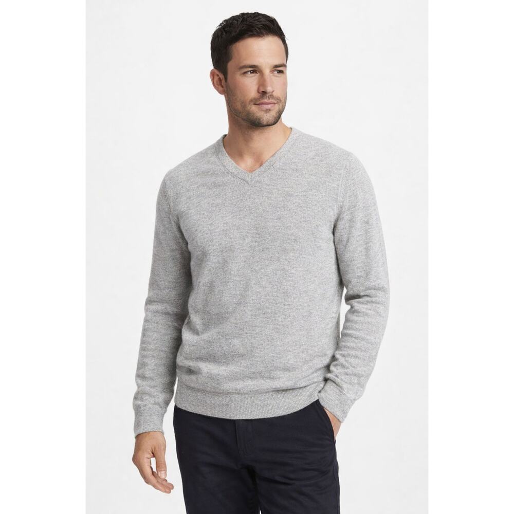NWOT Banana Republic Factory Men's Extra Fine Merino Wool V-Neck Sweater Size L